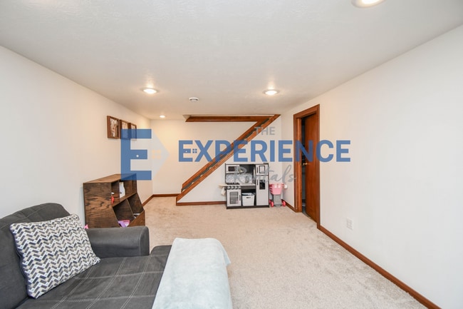 Building Photo - 217 N Needles Dr