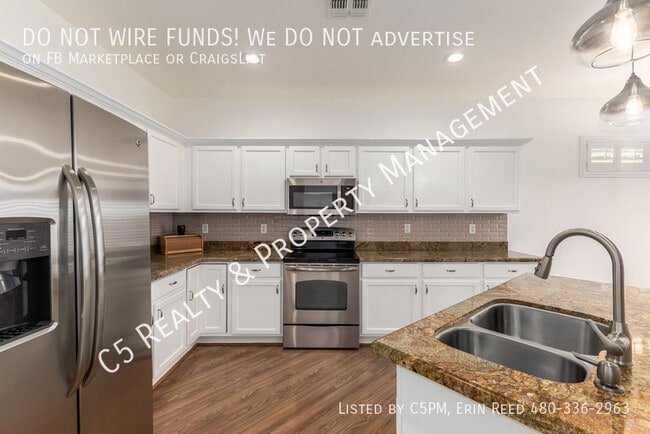 Building Photo - 1413 E Peach Tree Dr