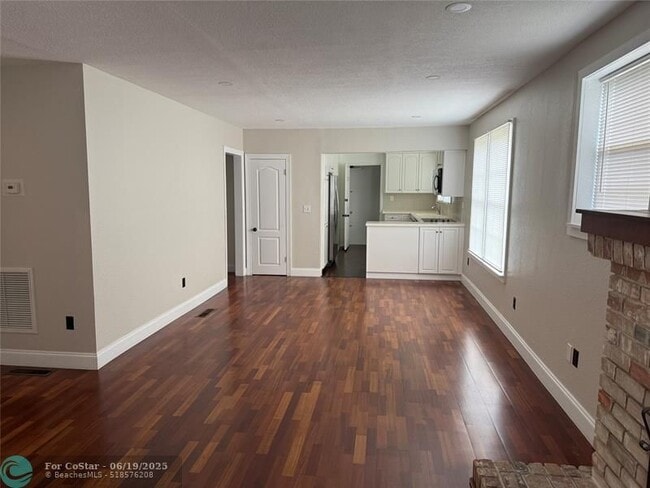 Building Photo - 5025 SW 64th Ave
