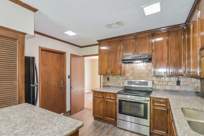 Building Photo - 463 Larkwood Dr