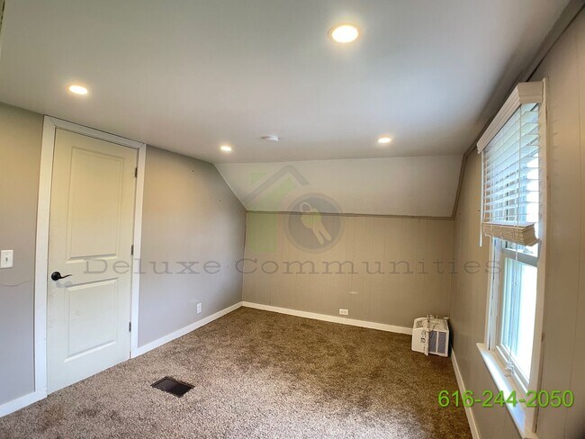Building Photo - 3 Bedroom (with an extra room) Home Available in Marne, MI