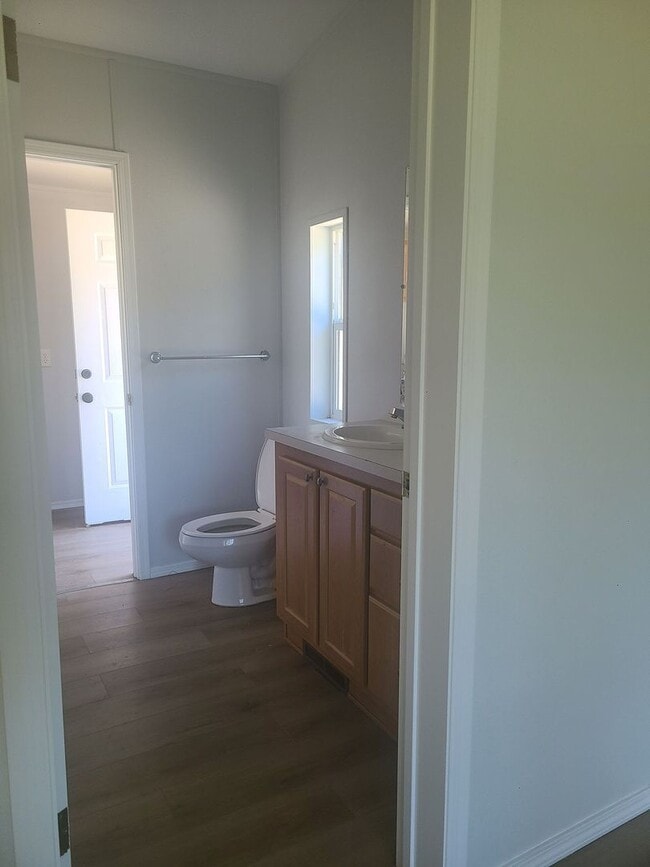 Building Photo - For Rent: 3 Bed / 2 Bath Home Near Roche H...