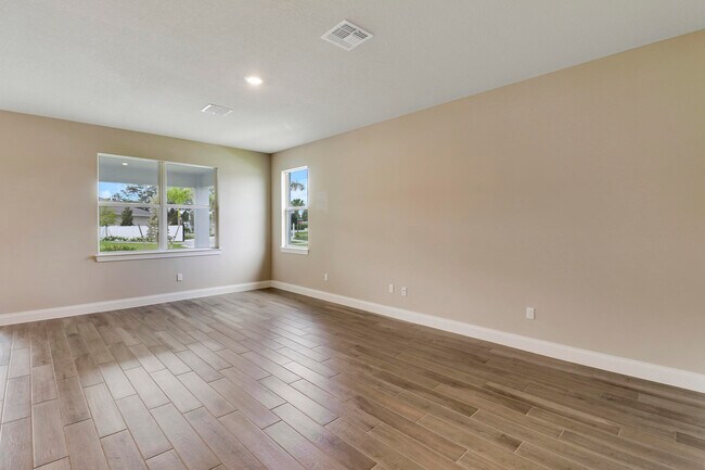 Building Photo - 8901 Dahlia Cir