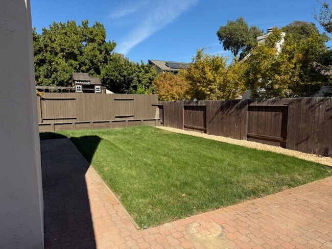 Building Photo - 512 Toyon Pl