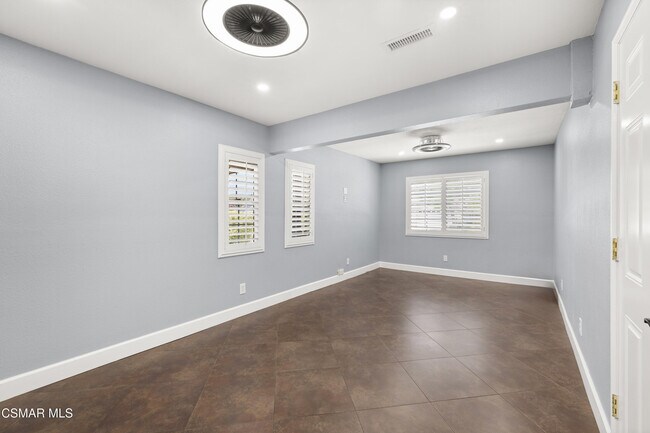 Building Photo - 1648 Meadowglen Ct