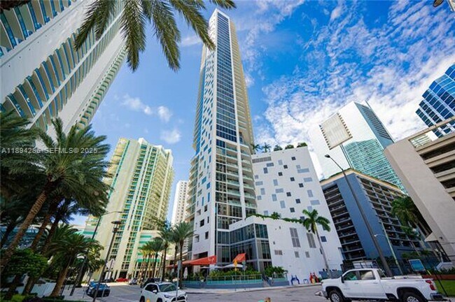 Building Photo - 1300 Brickell Bay Dr