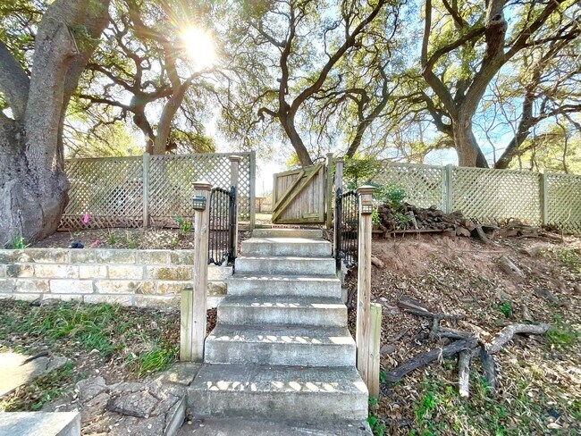 Building Photo - 5303 Shady Oak Cir