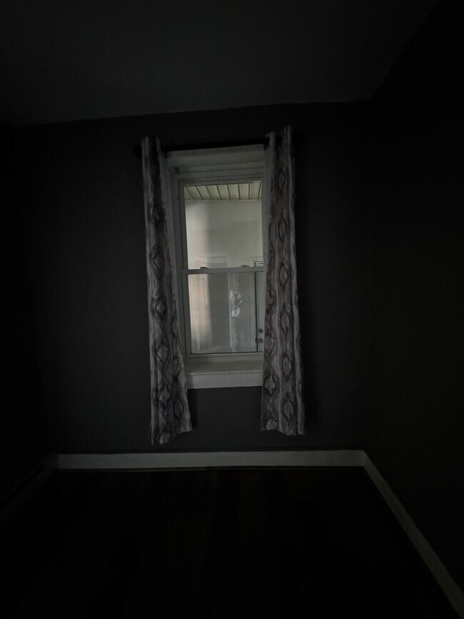 Building Photo - 2 Bedroom, 1st Floor Apartment