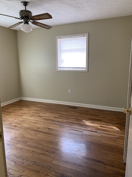 second bedroom - 2021 Davis Ave