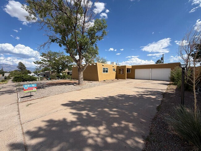Building Photo - 3 Bedroom Single Story Home Available Near Unser Blvd NW & Paradise Blvd NW!
