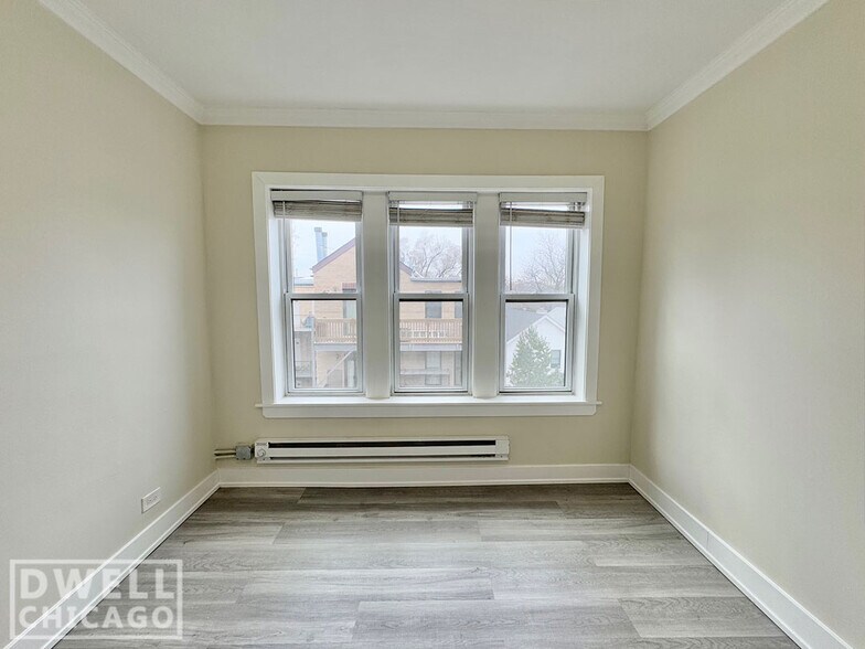 Building Photo - 3816 N Greenview Ave