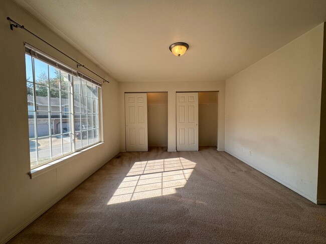Building Photo - Spacious 3-Bedroom Duplex Located within C...