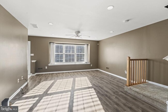 Building Photo - 4702 Grenwich Ln