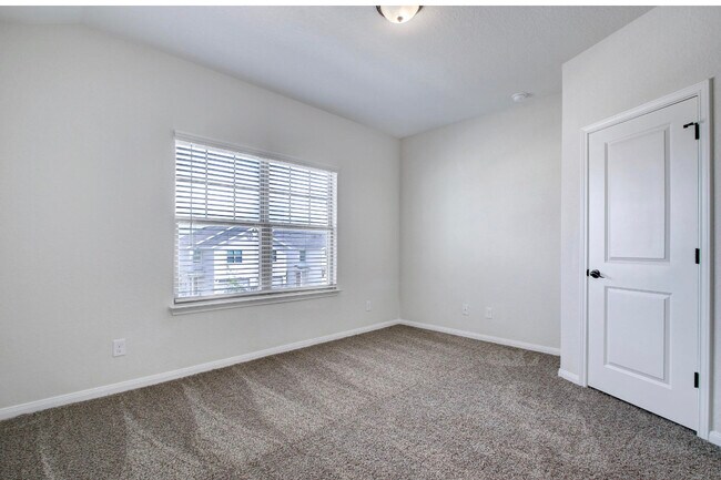 Building Photo - 10340 Lynwood Crk