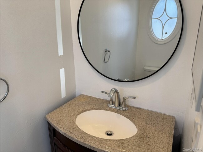 Building Photo - 62 A Linwood Rd N