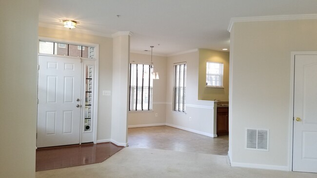 Building Photo - 3 Level *END UNIT* townhouse in Frederick ...