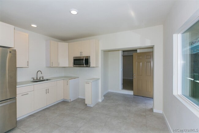 Building Photo - 1915 Kalihi St