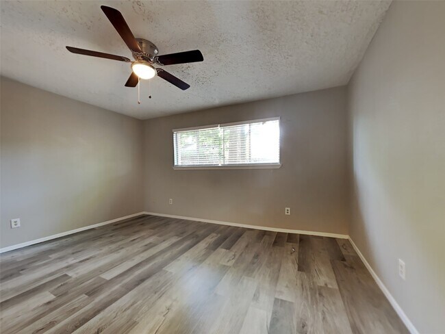 Building Photo - 5710 Flax Bourton St