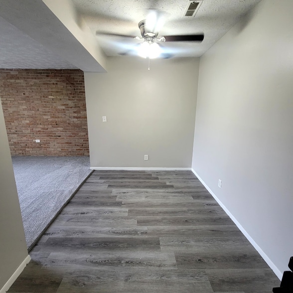 Building Photo - 1103 W Maple St