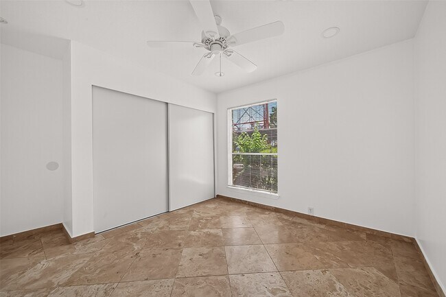 Building Photo - 3303 W Greenridge Dr