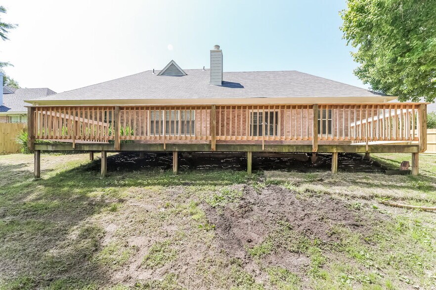 Building Photo - 8642 Tropicana Dr N