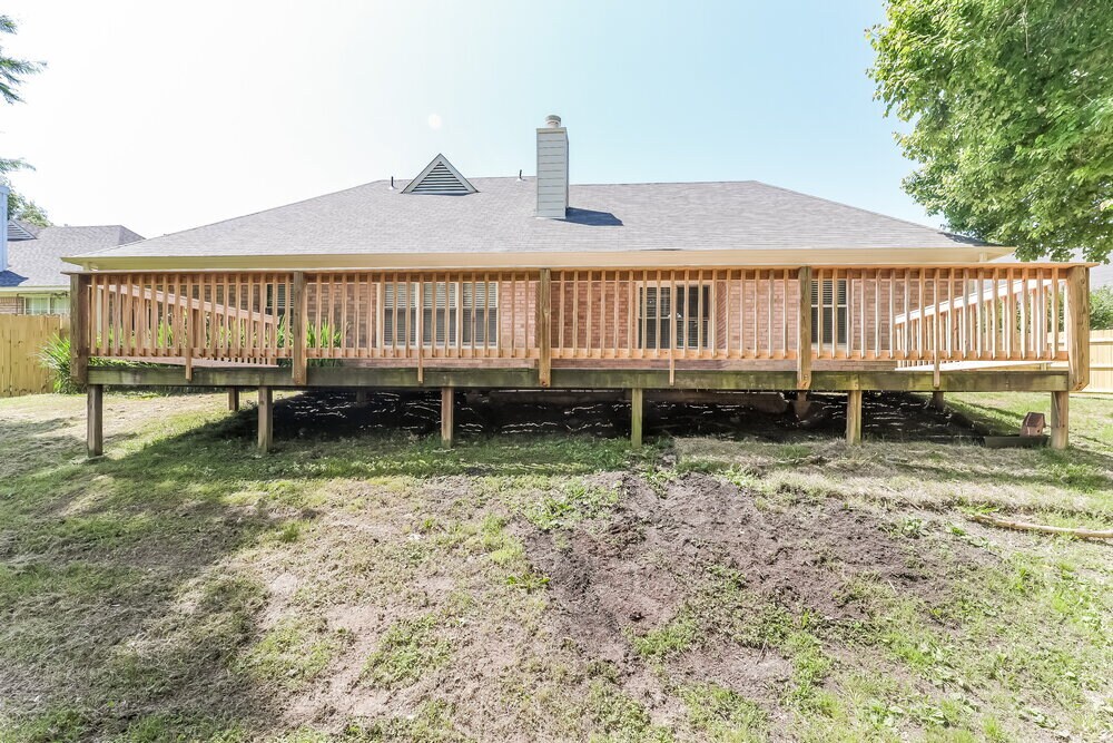 Building Photo - 8642 Tropicana Dr N