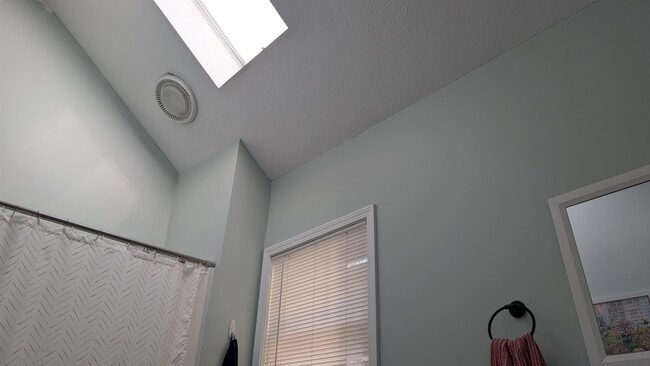 Building Photo - 56 McIntosh Ln