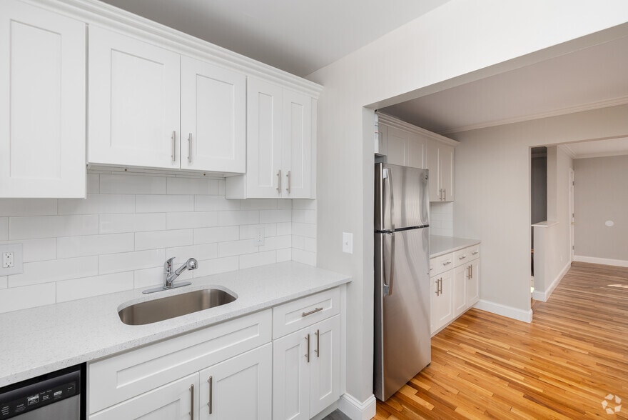 Primary Photo - Maple Crest Apartments at Dix Hills