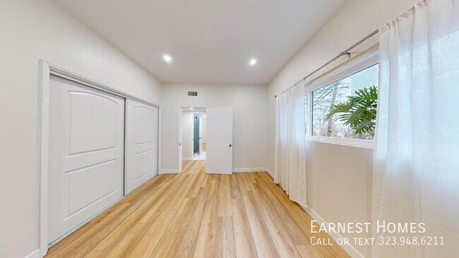 Building Photo - 4735 Nob Hill Dr