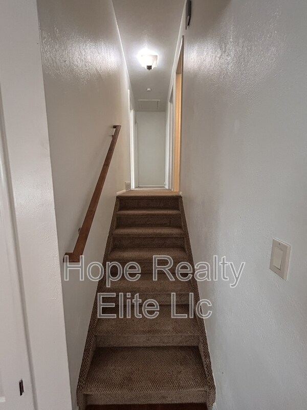 Building Photo - 1106 Querida Dr