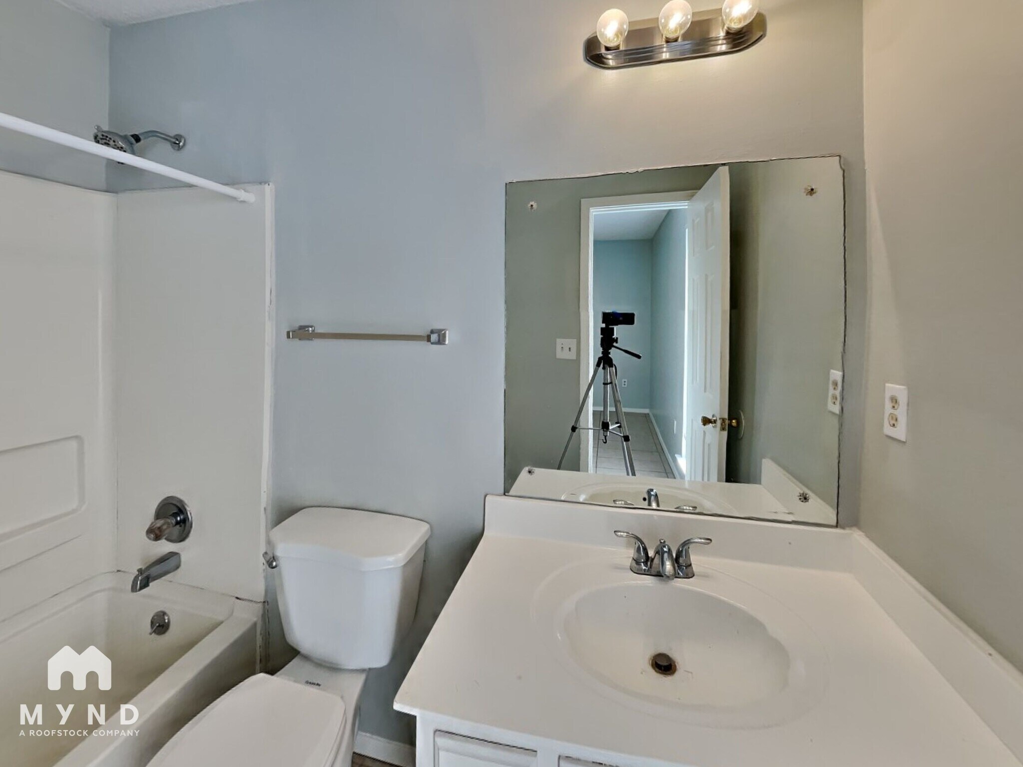 Building Photo - 3405 Laurel Dr