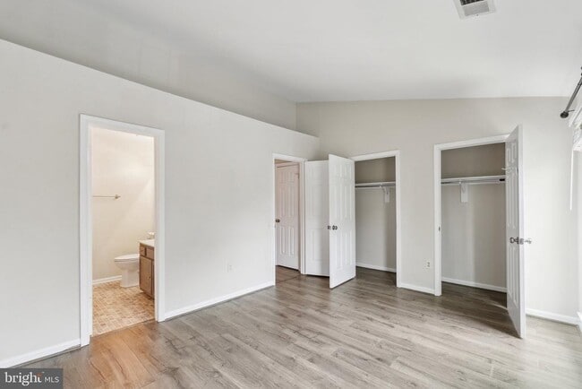 Building Photo - 7191 Fairfield Ct