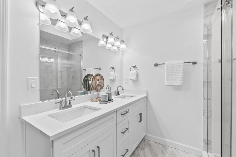 Building Photo - 5534 Norde Dr E