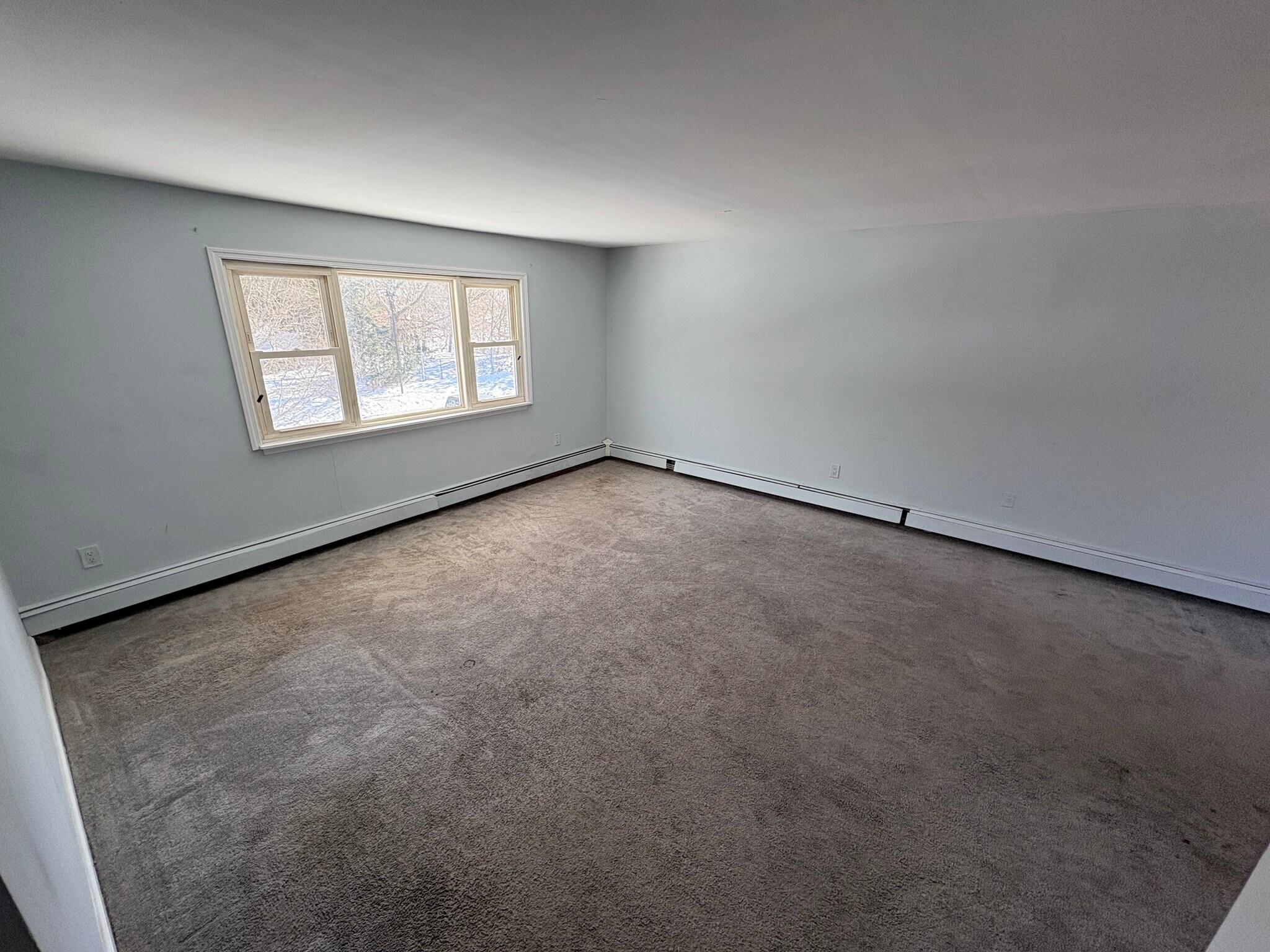 Building Photo - 16 Linden St