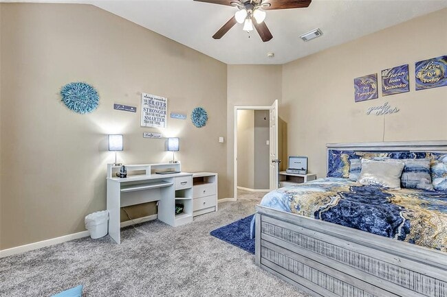 Building Photo - 2208 Breezeway Bend Dr