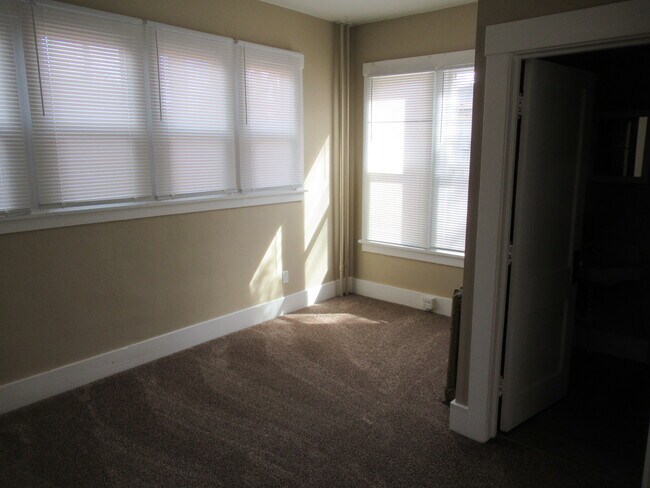 Building Photo - 1001 N Weber St