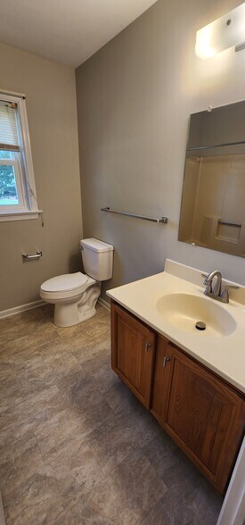Building Photo - 30 Edgewood Dr