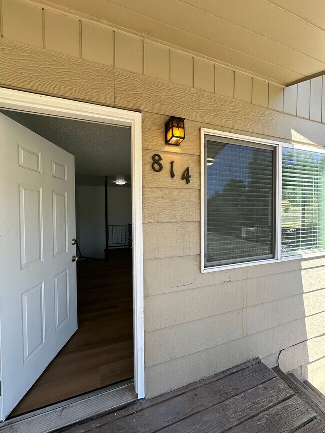 Building Photo - SPACIOUS 3-BEDROOM HOME NEAR OREGON TECH AND SKY LAKES  Located just 1.5 miles from Oregon Tech a...