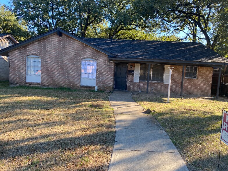 Primary Photo - 10430 Checota Dr