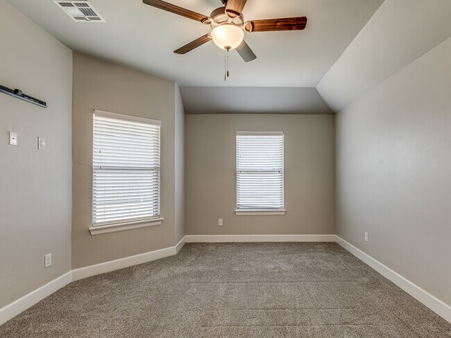 Building Photo - 4505 Black Mesa Ln