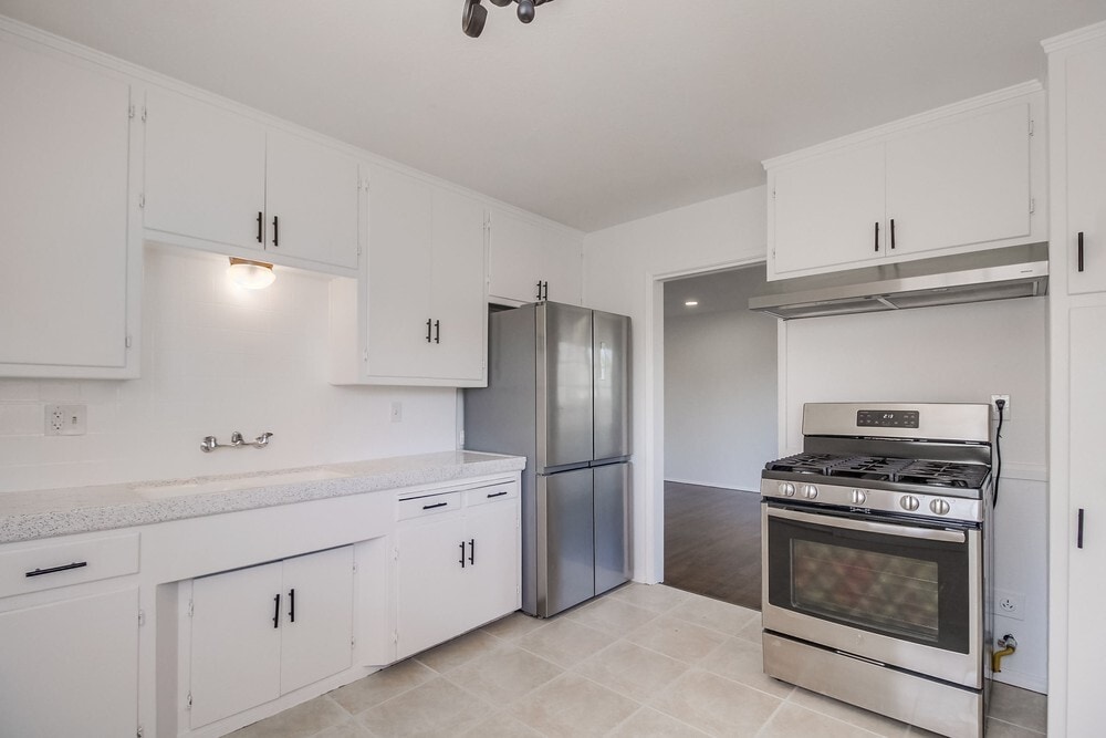 Includes stainless steel appliances - 2646 Violet St