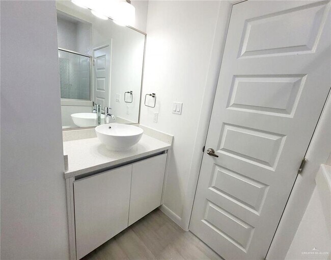 Building Photo - 9 South Dr