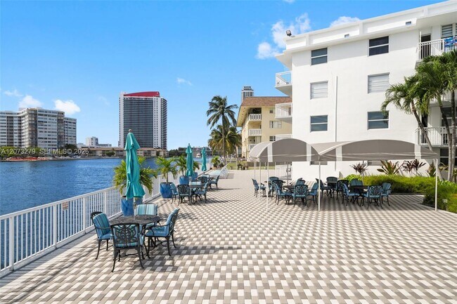 Building Photo - 1913 S Ocean Dr