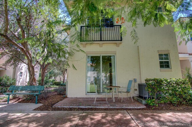 Building Photo - 1020 E Longport Cir