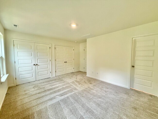 Building Photo - **OFFERING WAIVED APPLICATION FEES & $150 ...