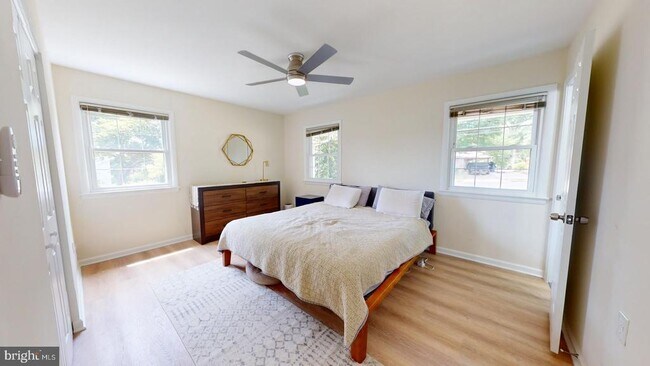 Building Photo - 5810 Helmsdale Ln