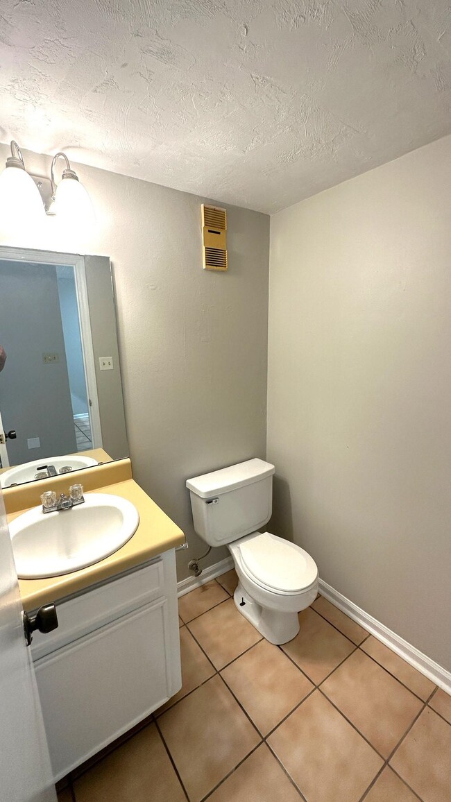 Building Photo - 803 Timbers Ct