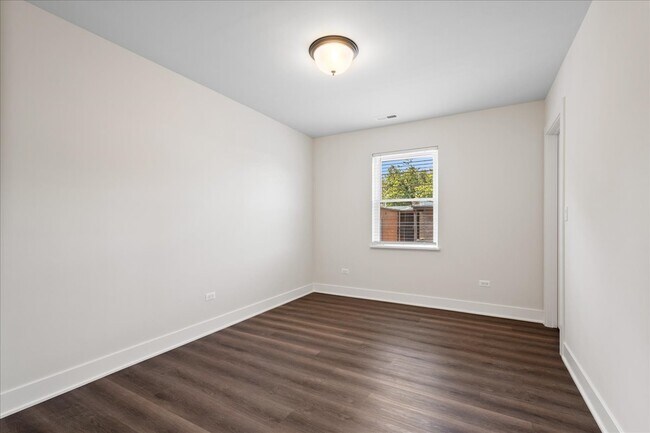 Building Photo - 2314 W Arthur Ave