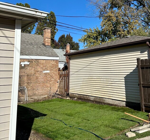 Building Photo - 7802 W Victoria St