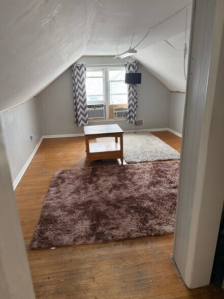 Building Photo - 26 Pinevale Ct